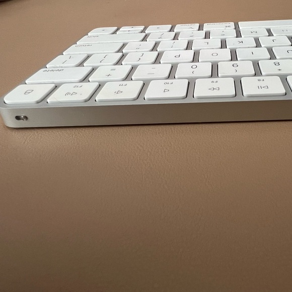 Apple Wireless Magic Keyboard - Picture 3 of 4